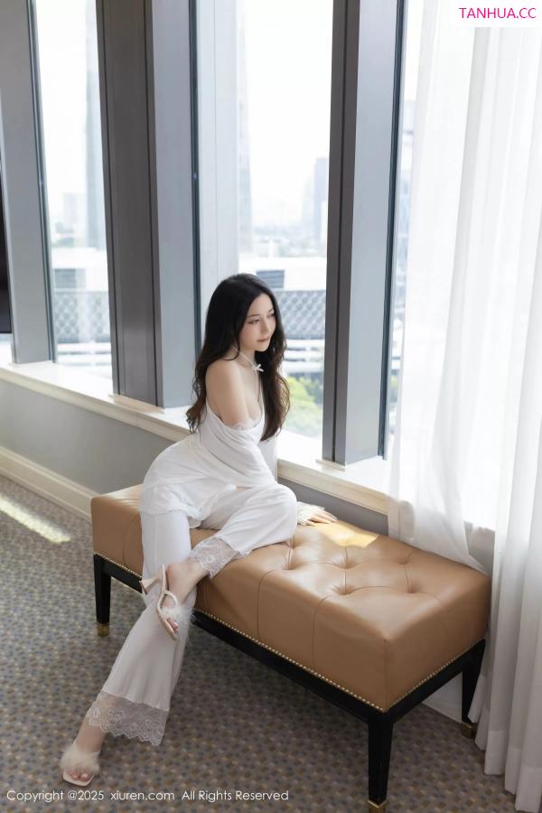 鱼子酱fish  [XiuRen]高清写真图 2025.06.20 No.10445 鱼子酱Fish 印尼旅拍第11张图片